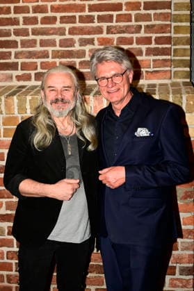 Hans-Jürgen Reznicek und Peter Escher bei der 9. Windflüchter Charity Gala 2026 zu Gunsten der Stiftung Betroffen˜ im Störtebeker Brauquartier. Stralsund, 28.03.2026