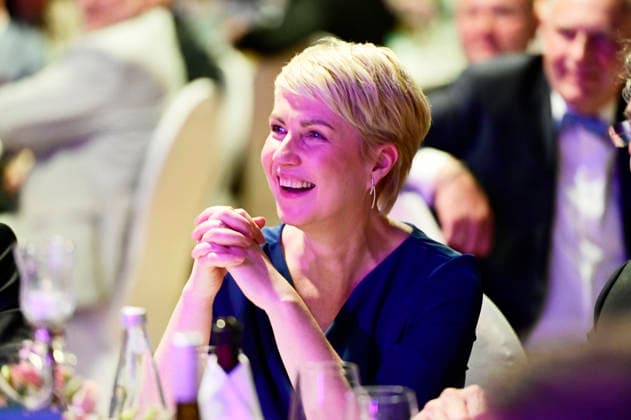 Manuela Schwesig bei der 9. Windflüchter Charity Gala 2026 zu Gunsten der Stiftung Betroffen˜ im Störtebeker Brauquartier. Stralsund, 28.03.2026