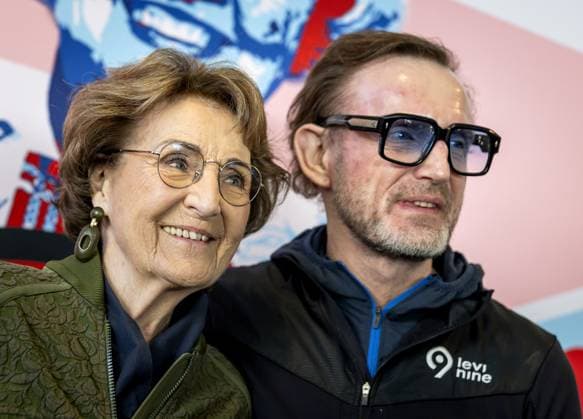 HEERENVEEN - Princess Margriet and Prince Bernhard on the Thialf ice rink during the kick-off of the tenth edition of De Hollandse 100. The duathlon is held annually to raise money for scientific research into the nature and treatment of lymphoma. KOEN VAN WEEL ANP netherlands out - belgium out  Copyright: xx x554651528x originalFilename: 554651528.jpg