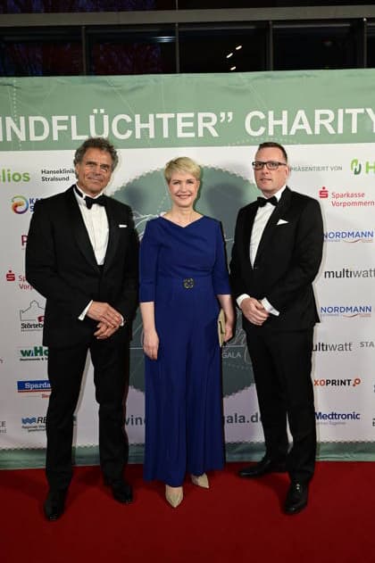 Matthias Birth, Manuela Schwesig und Thomas Knüppel bei der 9. Windflüchter Charity Gala 2026 zu Gunsten der Stiftung Betroffen˜ im Störtebeker Brauquartier. Stralsund, 28.03.2026 Copyright: xMatthiasxWehnertx