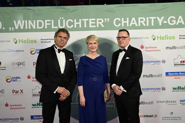 Matthias Birth, Manuela Schwesig und Thomas Knüppel bei der 9. Windflüchter Charity Gala 2026 zu Gunsten der Stiftung Betroffen˜ im Störtebeker Brauquartier. Stralsund, 28.03.2026 Copyright: xMatthiasxWehnertx