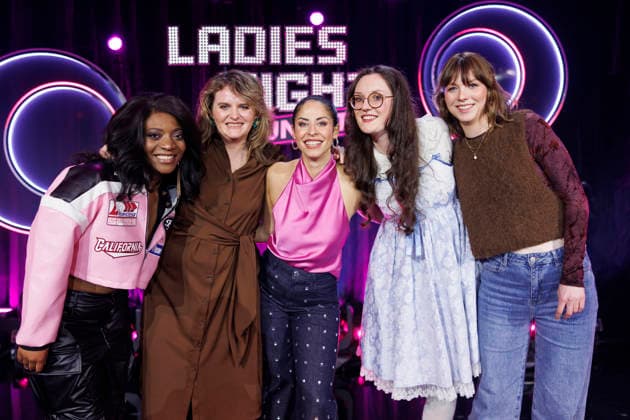 Stand-up Comedienne Elli Lizz, Komikerin Maja Stinnen, Comedienne Negah Amiri als Moderatorin, Poetin Mia Heuse und Comedienne Emilia Suchlich bei der ARD Show Ladies Night Youngstars , der einzigen Comedy- und Kabarettshow mit rein weiblicher Besetzung im deutschsprachigen Fernsehen. Köln, 25.03.2026 NRW Deutschland Copyright: xChristophxHardtx