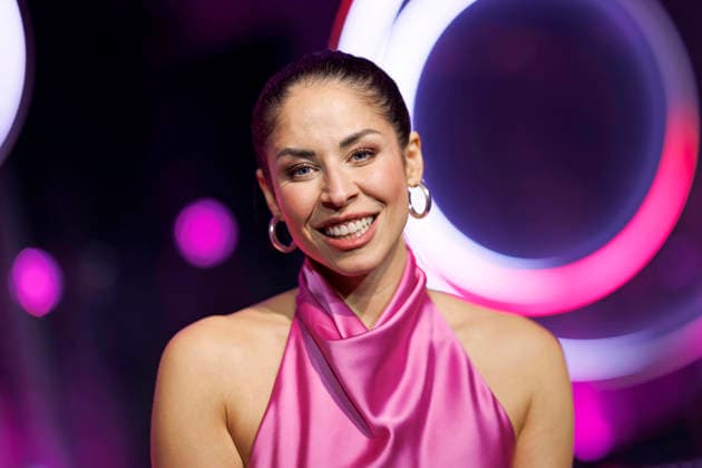 Comedienne Negah Amiri als Moderatorin bei der ARD Show Ladies Night Youngstars , der einzigen Comedy- und Kabarettshow mit rein weiblicher Besetzung im deutschsprachigen Fernsehen. Köln, 25.03.2026 NRW Deutschland Copyright: xChristophxHardtx