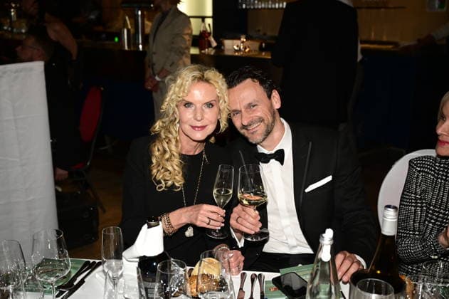 Victoria Herrmann mit Ehemann David Böthig bei der 9. Windflüchter Charity Gala 2026 zu Gunsten der Stiftung Betroffen˜ im Störtebeker Brauquartier. Stralsund, 28.03.2026 Copyright: xMatthiasxWehnertx
