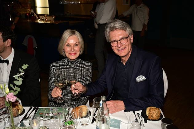 Peter Escher mit Ehefrau Ulrike bei der 9. Windflüchter Charity Gala 2026 zu Gunsten der Stiftung Betroffen˜ im Störtebeker Brauquartier. Stralsund, 28.03.2026 Copyright: xMatthiasxWehnertx