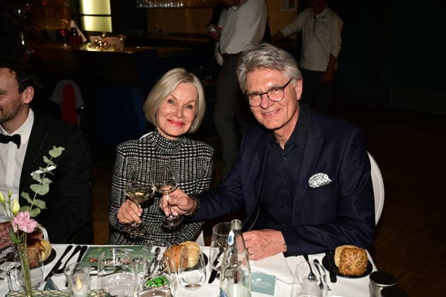 Peter Escher mit Ehefrau Ulrike bei der 9. Windflüchter Charity Gala 2026 zu Gunsten der Stiftung Betroffen˜ im Störtebeker Brauquartier. Stralsund, 28.03.2026 Copyright: xMatthiasxWehnertx