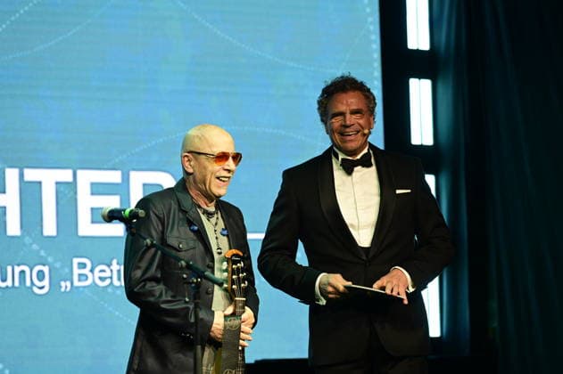Toni Krahl und Matthias Birth bei der 9. Windflüchter Charity Gala 2026 zu Gunsten der Stiftung Betroffen˜ im Störtebeker Brauquartier. Stralsund, 28.03.2026 Copyright: xMatthiasxWehnertx
