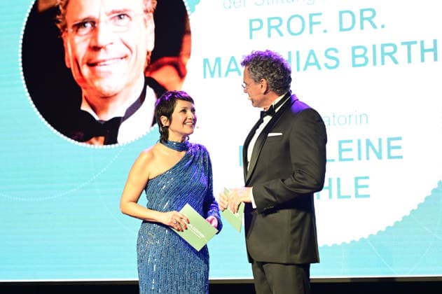 Madeleine Wehle und Matthias Birth bei der 9. Windflüchter Charity Gala 2026 zu Gunsten der Stiftung Betroffen˜ im Störtebeker Brauquartier. Stralsund, 28.03.2026 Copyright: xMatthiasxWehnertx