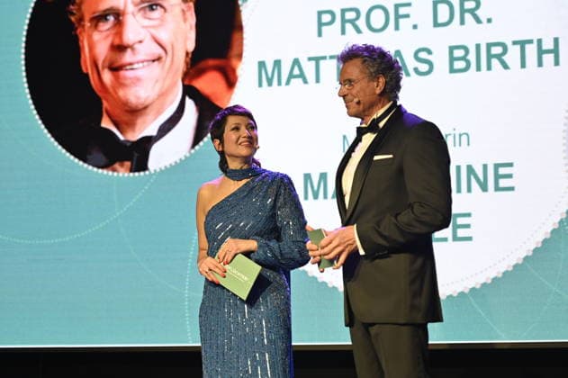 Madeleine Wehle und Matthias Birth bei der 9. Windflüchter Charity Gala 2026 zu Gunsten der Stiftung Betroffen˜ im Störtebeker Brauquartier. Stralsund, 28.03.2026 Copyright: xMatthiasxWehnertx