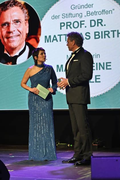 Madeleine Wehle und Matthias Birth bei der 9. Windflüchter Charity Gala 2026 zu Gunsten der Stiftung Betroffen˜ im Störtebeker Brauquartier. Stralsund, 28.03.2026 Copyright: xMatthiasxWehnertx