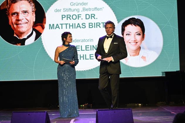 Madeleine Wehle und Matthias Birth bei der 9. Windflüchter Charity Gala 2026 zu Gunsten der Stiftung Betroffen˜ im Störtebeker Brauquartier. Stralsund, 28.03.2026 Copyright: xMatthiasxWehnertx