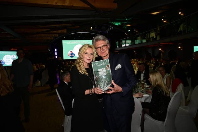 Thure Riefenstein mit Ehefrau Patricia Lueger bei der 9. Windflüchter Charity Gala 2026 zu Gunsten der Stiftung Betroffen˜ im Störtebeker Brauquartier. Stralsund, 28.03.2026 Copyright: xMatthiasxWehnertx