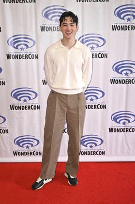 Sean Kaufman beim Photocall zur Apple TV+ Serie For All Mankind auf der WonderCon 2026 im Anaheim Convention Center. Anaheim, 28.03.2026