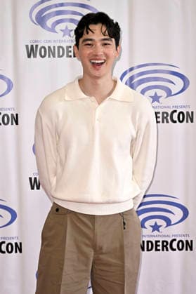 Sean Kaufman beim Photocall zur Apple TV+ Serie For All Mankind auf der WonderCon 2026 im Anaheim Convention Center. Anaheim, 28.03.2026