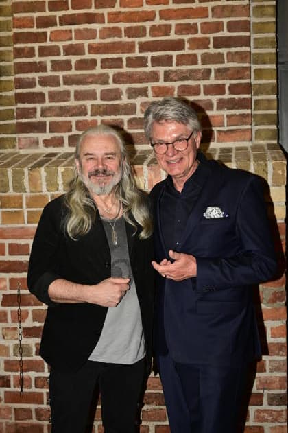 Hans-Jürgen Jäcky Reznicek und Peter Escher bei der 9. Windflüchter Charity Gala 2026 zu Gunsten der Stiftung Betroffen˜ im Störtebeker Brauquartier. Stralsund, 28.03.2026 Copyright: xMatthiasxWehnertx