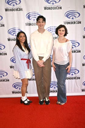 Coral Pena, Sean Kaufman und Ruby Cruz beim Photocall zur Apple TV+ Serie For All Mankind auf der WonderCon 2026 im Anaheim Convention Center. Anaheim, 28.03.2026