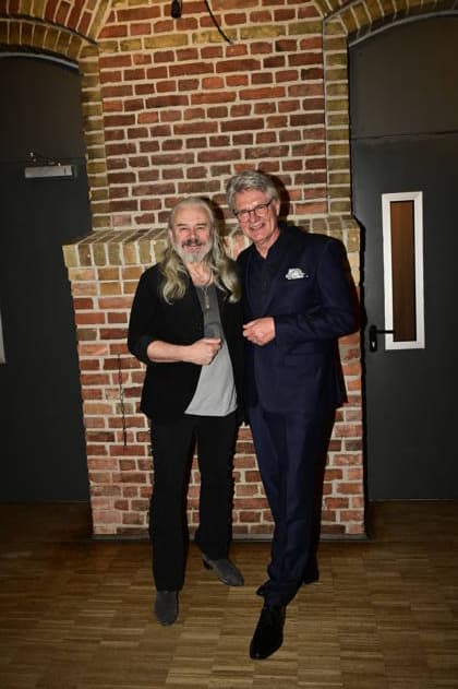 Hans-Jürgen Jäcky Reznicek und Peter Escher bei der 9. Windflüchter Charity Gala 2026 zu Gunsten der Stiftung Betroffen˜ im Störtebeker Brauquartier. Stralsund, 28.03.2026 Copyright: xMatthiasxWehnertx