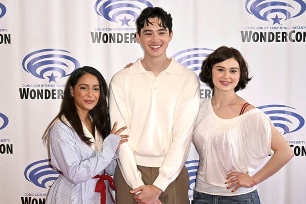 Coral Pena, Sean Kaufman und Ruby Cruz beim Photocall zur Apple TV+ Serie For All Mankind auf der WonderCon 2026 im Anaheim Convention Center. Anaheim, 28.03.2026