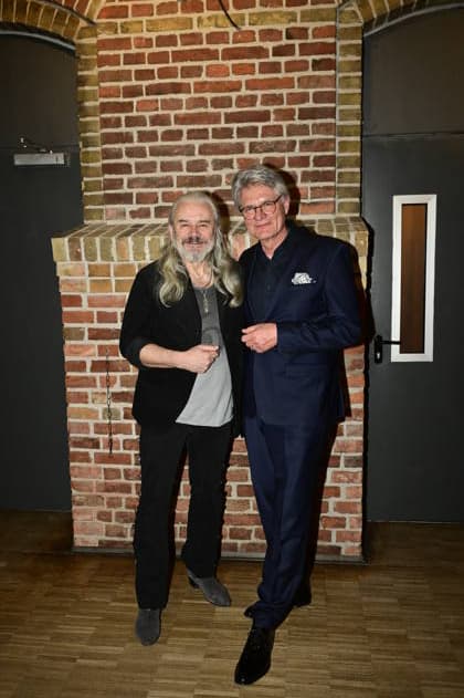 Hans-Jürgen Jäcky Reznicek und Peter Escher bei der 9. Windflüchter Charity Gala 2026 zu Gunsten der Stiftung Betroffen˜ im Störtebeker Brauquartier. Stralsund, 28.03.2026 Copyright: xMatthiasxWehnertx