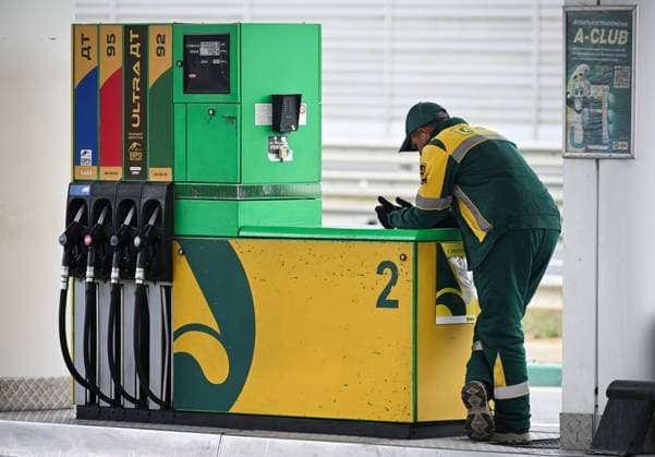 Russia Gasoline Shortages 9133521 29.03.2026 An employee works at a petrol station in Republic of Crimea, Russia. Konstantin Mihalchevskiy Sputnik Republic of Crimea Russia  Copyright: xKonstantinxMihalchevskiyx
