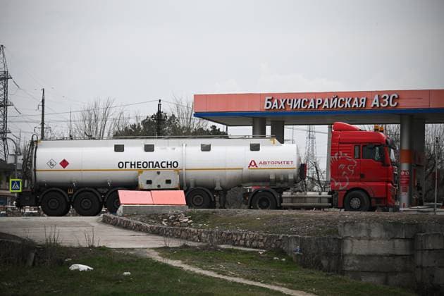 Russia Gasoline Shortages 9133518 29.03.2026 A guel tanker is pictured at a petrol station in Republic of Crimea, Russia. Konstantin Mihalchevskiy Sputnik Republic of Crimea Russia  Copyright: xKonstantinxMihalchevskiyx