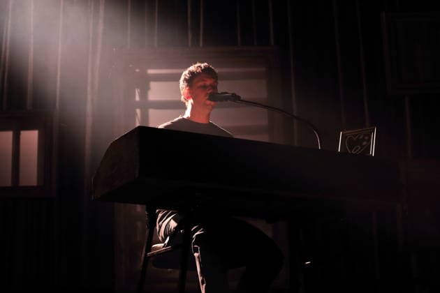 Manuel Bittorf alias Betterov bei einem Konzert im Huxleys Neue Welt in Berlin, 29. März 2026. Betterov Konzert Berlin
