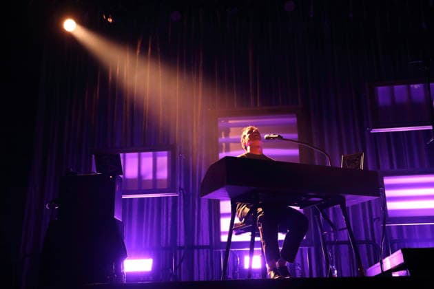 Manuel Bittorf alias Betterov bei einem Konzert im Huxleys Neue Welt in Berlin, 29. März 2026. Betterov Konzert Berlin