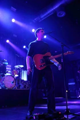 Manuel Bittorf alias Betterov bei einem Konzert im Huxleys Neue Welt in Berlin, 29. März 2026. Betterov Konzert Berlin