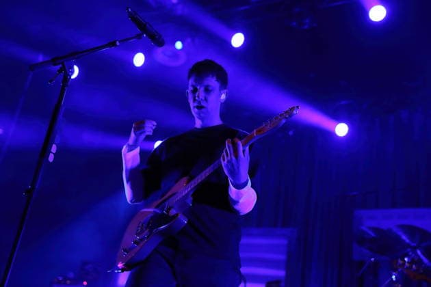 Manuel Bittorf alias Betterov bei einem Konzert im Huxleys Neue Welt in Berlin, 29. März 2026. Betterov Konzert Berlin