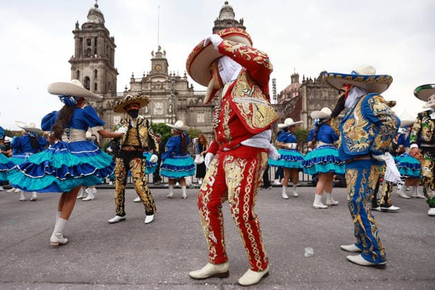 Large-scale carnival parade in Mexico City MEXICO CITY, MEXICO - MARCH 29: People in traditional costumes participate in a large-scale carnival parade, in Mexico City, Mexico on March 29, 2026. More than 7,000 participants from neighborhoods across Mexico City, dressed in colorful attire linked to Mexico s carnival traditions, paraded through the capital s historic center in an event called Carnaval de Carnavales . Daniel Cardenas Anadolu Mexico City Mexico. Editorial use only. Please get in touch for any other usage.  Copyright: x2026xAnadoluxDanielxCardenasx