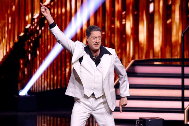 Entertainment Bilder des Tages #2 Juror Joachim Llambi verkleidet als John Travolta bei der vierten Tanzshow der 19. Staffel der RTL-Tanzshow Lets Dance im Coloneum. Köln, 29.03.2026 NRW Deutschland *** Juror Joachim Llambi dressed as John Travolta at the fourth dance show of the 19th season of the RTL dance show Lets Dance at the Coloneum Cologne, 29 03 2026 NRW Germany Copyright: xChristophxHardtx
