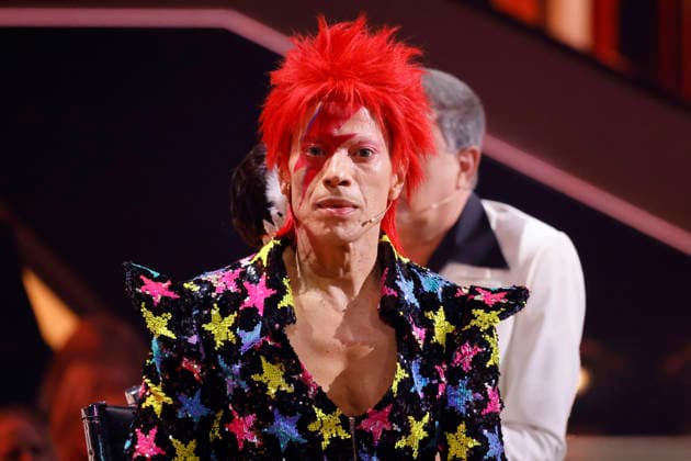 Die Juroren Jorge Gonzalez verkleidet als David Bowie und Joachim Llambi verkleidet als John Travolta bei der vierten Tanzshow der 19. Staffel der RTL-Tanzshow Lets Dance im Coloneum. Köln, 29.03.2026 NRW Deutschland Copyright: xChristophxHardtx