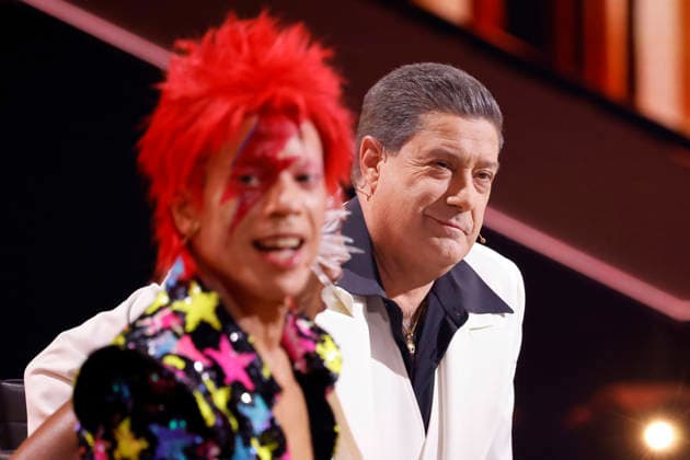 Die Juroren Jorge Gonzalez verkleidet als David Bowie und Joachim Llambi verkleidet als John Travolta bei der vierten Tanzshow der 19. Staffel der RTL-Tanzshow Lets Dance im Coloneum. Köln, 29.03.2026 NRW Deutschland Copyright: xChristophxHardtx
