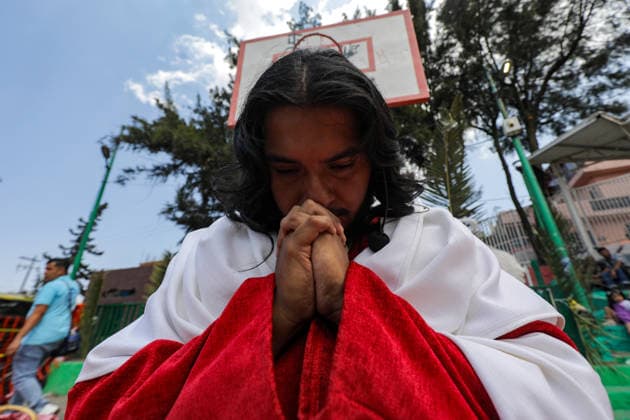 Palm Sunday Reenactment in Mexico City A person portraying Jesus during the Palm Sunday reenactment in the Tenorios neighborhood in the Iztapalapa borough, a tradition over 40 years old, which marks the beginning of the Holy Week liturgical celebrations. on March 29, 2026 in Mexico City, Mexico. (Photo by Ian Robles Eyepix Group) Copyright: xIanxRobles xEyepixxGroupx EL_29032026_179605JPEG
