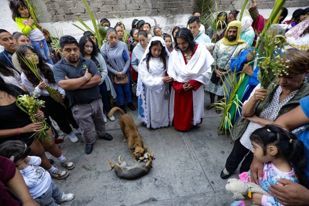 A person portraying Jesus during the Palm Sunday reenactment in the Tenorios neighborhood in the Iztapalapa borough, a tradition over 40 years old, which marks the beginning of the Holy Week liturgical celebrations. on March 29, 2026 in Mexico City, Mexico. Mexico City Mexico  - ZUMAe321 20260329_zia_e321_026 Copyright: xIanxRoblesx