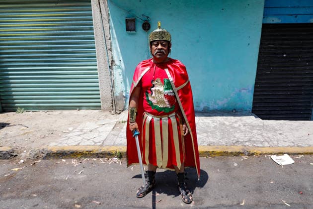 A person dressed as a Roman soldier taking part during the Palm Sunday reenactment in the Tenorios neighborhood in the Iztapalapa borough, a tradition over 40 years old, which marks the beginning of the Holy Week liturgical celebrations. on March 29, 2026 in Mexico City, Mexico. Mexico City Mexico - ZUMAe321 20260329_zia_e321_037 Copyright: xIanxRoblesx