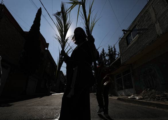 A person portraying Jesus during the Palm Sunday reenactment in the Tenorios neighborhood in the Iztapalapa borough, a tradition over 40 years old, which marks the beginning of the Holy Week liturgical celebrations. on March 29, 2026 in Mexico City, Mexico. Mexico City Mexico - ZUMAe321 20260329_zia_e321_047 Copyright: xIanxRoblesx