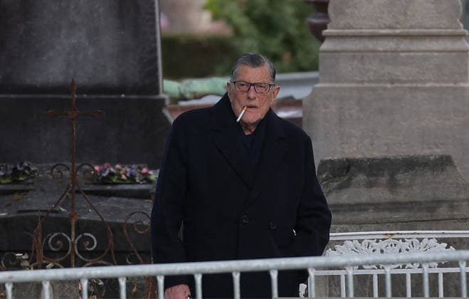 Isabelle Mergault Funeral At Pere Lachaise - Paris Jean-Claude Camus during the funeral of Isabelle Mergault for a secular ceremony beneath the dome of Père-Lachaise Cemetery in Paris, France on Monday, March 30, 2026 before she is laid to rest at Montmartre Cemetery. Isabelle Mergault actress, director and columnist’ died at the age of 67. Photo by Nasser Berzane ABACAPRESS.COM Paris France  Copyright: xBerzanexNasser ABACAx
