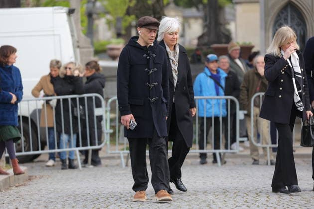 Isabelle Mergault Funeral At Pere Lachaise - Paris Annie Lemoine, Steevy Boulay during the funeral of Isabelle Mergault for a secular ceremony beneath the dome of Père-Lachaise Cemetery in Paris, France on Monday, March 30, 2026 before she is laid to rest at Montmartre Cemetery. Isabelle Mergault actress, director and columnist’ died at the age of 67. Photo by Nasser Berzane ABACAPRESS.COM Paris France  Copyright: xBerzanexNasser ABACAx