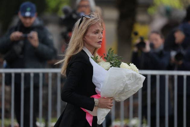 Isabelle Mergault Funeral At Pere Lachaise - Paris Arielle Dombasle during the funeral of Isabelle Mergault for a secular ceremony beneath the dome of Père-Lachaise Cemetery in Paris, France on Monday, March 30, 2026 before she is laid to rest at Montmartre Cemetery. Isabelle Mergault actress, director and columnist’ died at the age of 67. Photo by Nasser Berzane ABACAPRESS.COM Paris France  Copyright: xBerzanexNasser ABACAx