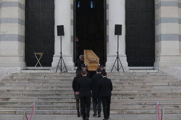 Isabelle Mergault Funeral At Pere Lachaise - Paris The coffin during the funeral of Isabelle Mergault for a secular ceremony beneath the dome of Père-Lachaise Cemetery in Paris, France on Monday, March 30, 2026 before she is laid to rest at Montmartre Cemetery. Isabelle Mergault actress, director and columnist’ died at the age of 67. Photo by Nasser Berzane ABACAPRESS.COM Paris France  Copyright: xBerzanexNasser ABACAx