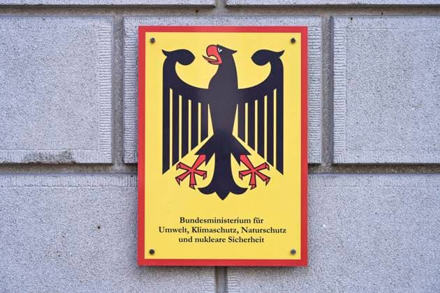 Schild, Bundesministerium für Umwelt, Klimaschutz, Naturschutz und nukleare Sicherheit, Mitte, Berlin, Deutschland *** Shield, Federal Ministry for the Environment, Climate Protection, Nature Conservation and Nuclear Safety, Mitte, Berlin, Germany
