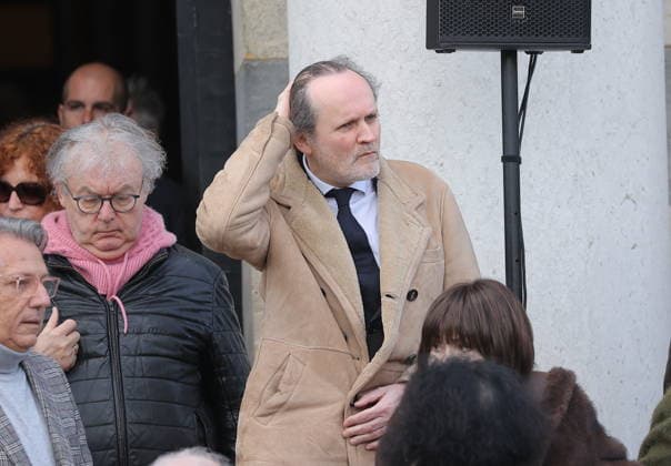 Isabelle Mergault Funeral At Pere Lachaise - Paris Guest during the funeral of Isabelle Mergault for a secular ceremony beneath the dome of Père-Lachaise Cemetery in Paris, France on Monday, March 30, 2026 before she is laid to rest at Montmartre Cemetery. Isabelle Mergault actress, director and columnist’ died at the age of 67. Photo by Nasser Berzane ABACAPRESS.COM Paris France  Copyright: xBerzanexNasser ABACAx