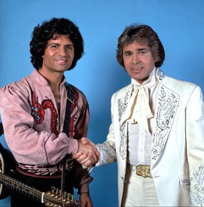 ARCHIV: Engelbert Sänger Engelbert mit Costa Cordalis anläßlich der ARD-Fernsehshow Musikantenstadl , 1981 ARCHIVAUFNAHME, Datum geschätzt 20260321JWM0239 *** ARCHIVE Engelbert singer Engelbert with Costa Cordalis on the occasion of the ARD TV show Musikantenstadl , 1981 ARCHIVE PURCHASE, date estimated 20260321JWM0239
