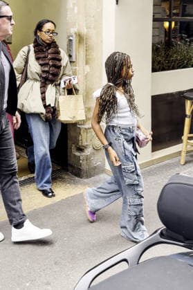 Blue Ivy Carter and her sister Rumi went to lunch at the Aux Près Cyril Lignac restaurant in Paris, France, on March 30, 2026 Yehiel Chekroune Bestimage Blue Ivy Carter and her sister Rumi went to lunch at the Aux Près Cyril Lignac restaurant in Paris, France, on March 30, 2026 Paris France  Copyright: xYehielxChekrounex xBestimagexYehielxChekrounex xBestimagex