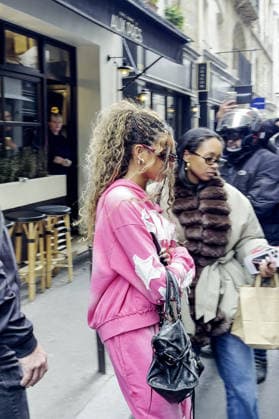 Blue Ivy Carter and her sister Rumi went to lunch at the Aux Près Cyril Lignac restaurant in Paris, France, on March 30, 2026 Yehiel Chekroune Bestimage Blue Ivy Carter and her sister Rumi went to lunch at the Aux Près Cyril Lignac restaurant in Paris, France, on March 30, 2026 Paris France  Copyright: xYehielxChekrounex xBestimagexYehielxChekrounex xBestimagex