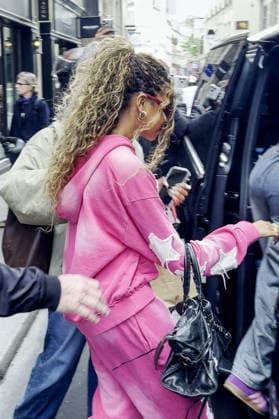 Blue Ivy Carter and her sister Rumi went to lunch at the Aux Près Cyril Lignac restaurant in Paris, France, on March 30, 2026 Yehiel Chekroune Bestimage Blue Ivy Carter and her sister Rumi went to lunch at the Aux Près Cyril Lignac restaurant in Paris, France, on March 30, 2026 Paris France  Copyright: xYehielxChekrounex xBestimagexYehielxChekrounex xBestimagex