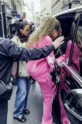 Blue Ivy Carter and her sister Rumi went to lunch at the Aux Près Cyril Lignac restaurant in Paris, France, on March 30, 2026 Yehiel Chekroune Bestimage Blue Ivy Carter and her sister Rumi went to lunch at the Aux Près Cyril Lignac restaurant in Paris, France, on March 30, 2026 Paris France  Copyright: xYehielxChekrounex xBestimagexYehielxChekrounex xBestimagex
