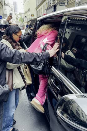 Blue Ivy Carter and her sister Rumi went to lunch at the Aux Près Cyril Lignac restaurant in Paris, France, on March 30, 2026 Yehiel Chekroune Bestimage Blue Ivy Carter and her sister Rumi went to lunch at the Aux Près Cyril Lignac restaurant in Paris, France, on March 30, 2026 Paris France  Copyright: xYehielxChekrounex xBestimagexYehielxChekrounex xBestimagex