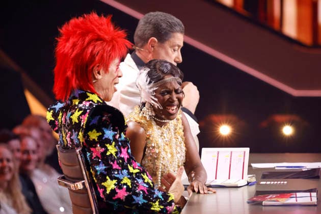 Die Juroren Jorge Gonzalez verkleidet als David Bowie, Motsi Mabuse verkleidet als Josephine Baker und Joachim Llambi verkleidet als John Travolta bei der vierten Tanzshow der 19. Staffel der RTL-Tanzshow Lets Dance im Coloneum. Köln, 29.03.2026 NRW Deutschland Copyright: xChristophxHardtx